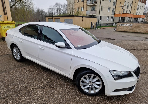 Skoda Superb cena 87500 przebieg: 80000, rok produkcji 2018 z Sosnowiec małe 301